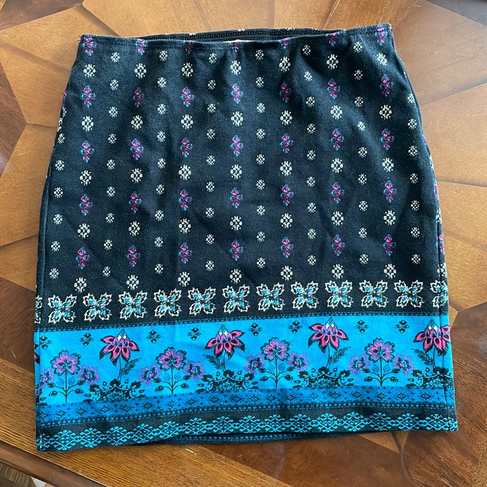 Printed stretchy mini skirt
